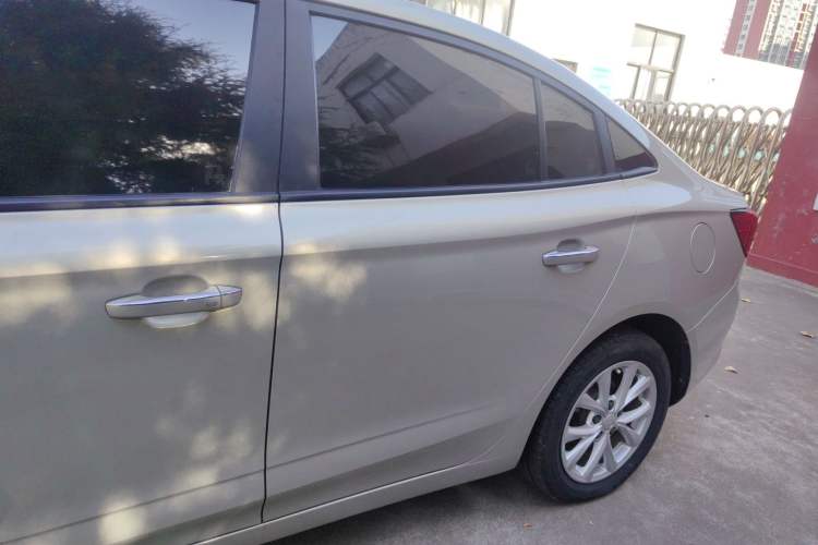 Used Roewe i5 2019 1.5L Manual 4G Connected Langyue Edition Exterior 8