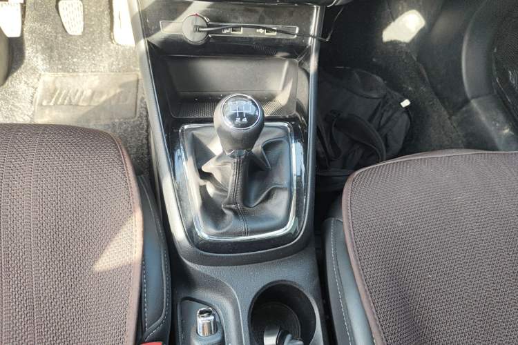 Used Roewe i5 2019 1.5L Manual 4G Connect Leehao Flagship Edition Gear Lever
