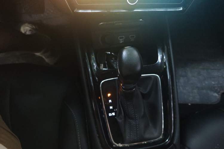 Used Roewe i5 2019 1.5L Automatic 4G Connected Linghao Flagship Edition Gear Lever