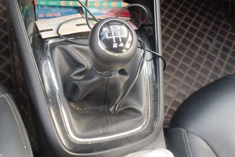 Used Roewe i5 2019 1.5L Manual 4G Connectable Langhao Edition Gear Lever
