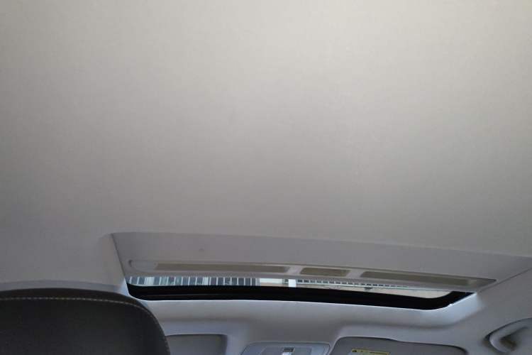Used Roewe i5 2019 1.5L Automatic 4G Connected Langhao Edition Headliner