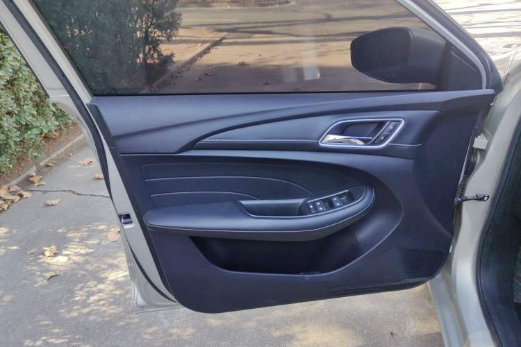Used Roewe i5 2019 1.5L Manual 4G Connected Langyue Edition Interior 1