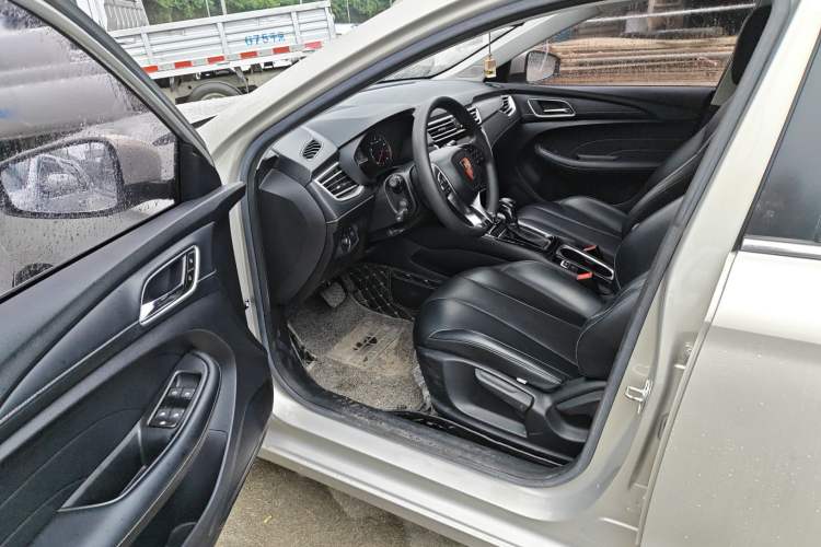 Used Roewe i5 2019 1.5L Automatic 4G Connected Langhao Edition Interior 1