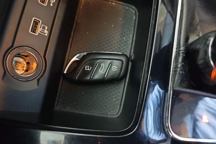 Used Roewe i5 2019 1.5L Automatic 4G Connected Langhao Edition Interior 1