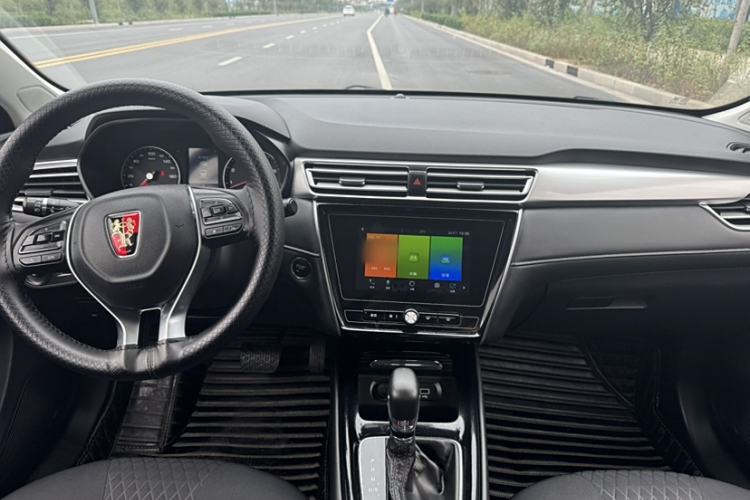 Used Roewe i5 2019 1.5L Automatic 4G Connected Langyue Edition Interior 1