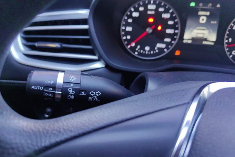 Used Roewe i5 2019 1.5L Manual 4G Connected Langyue Edition Interior 2