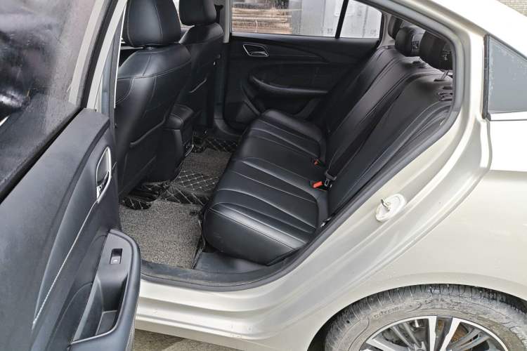 Used Roewe i5 2019 1.5L Automatic 4G Connected Langhao Edition Interior 2