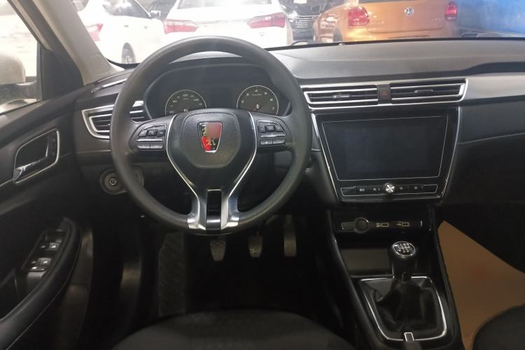 Used Roewe i5 2019 1.5L Manual 4G Connected Langyue Edition Interior 2