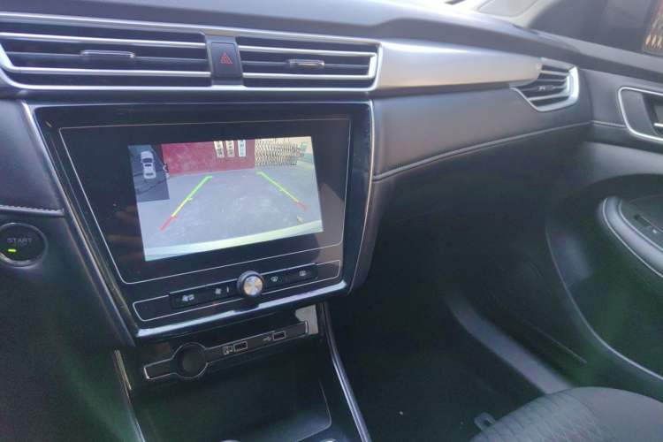Used Roewe i5 2019 1.5L Manual 4G Connected Langyue Edition Interior 3