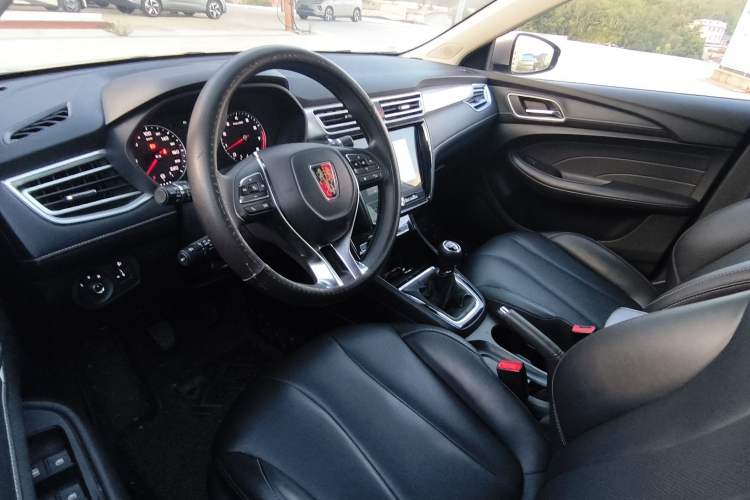 Used Roewe i5 2019 1.5L Manual 4G Connectable Langhao Edition Interior 3
