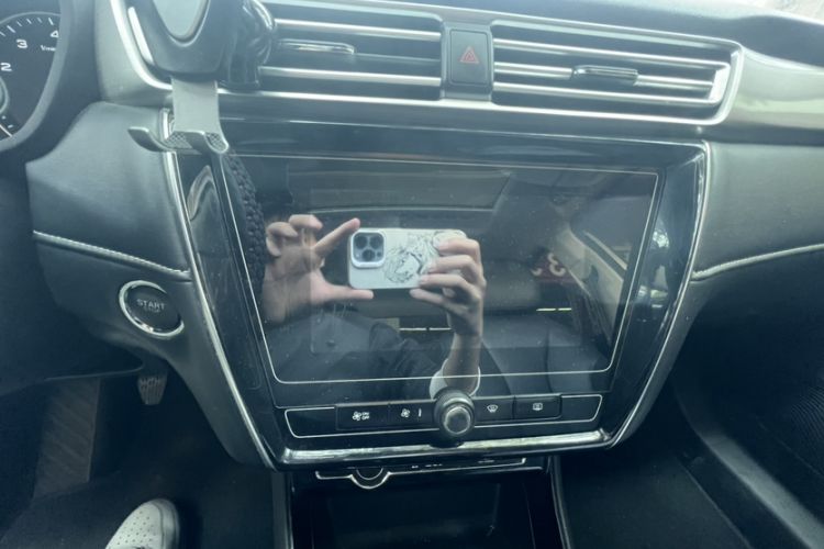 Used Roewe i5 2019 1.5L Manual 4G Connectable Langhao Edition Interior 3