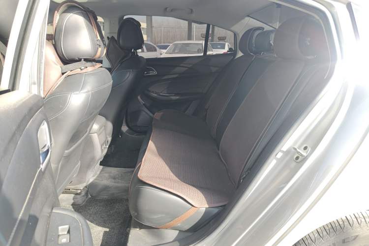 Used Roewe i5 2019 1.5L Manual 4G Connect Leehao Flagship Edition Interior 4