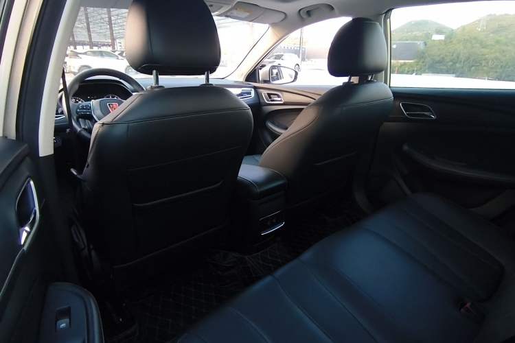 Used Roewe i5 2019 1.5L Manual 4G Connectable Langhao Edition Interior 4