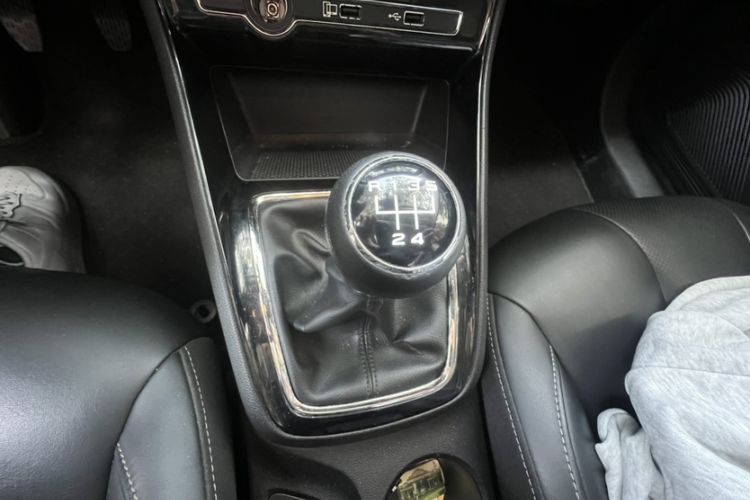 Used Roewe i5 2019 1.5L Manual 4G Connectable Langhao Edition Interior 4