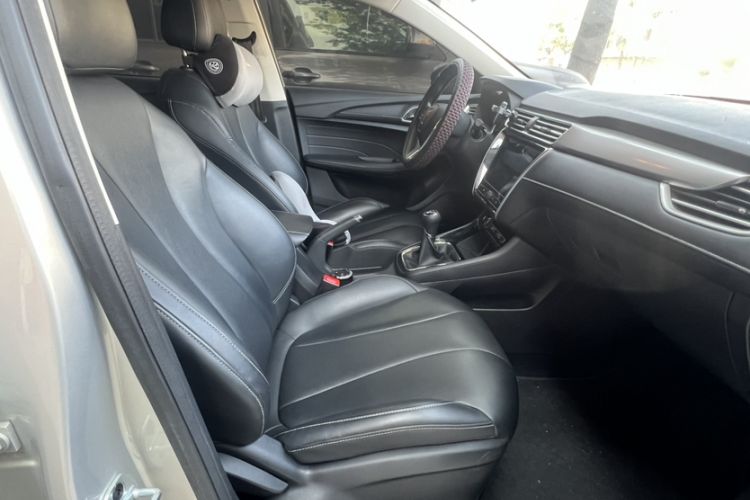 Used Roewe i5 2019 1.5L Manual 4G Connectable Langhao Edition Interior 5