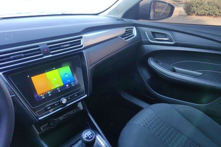 Used Roewe i5 2019 1.5L Manual 4G Connected Langyue Edition Interior 6