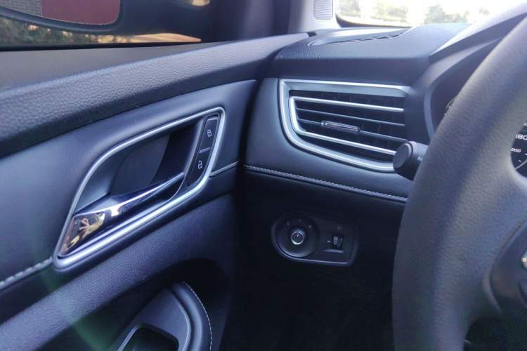 Used Roewe i5 2019 1.5L Manual 4G Connected Langyue Edition Interior 7