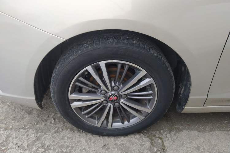 Used Roewe i5 2019 1.5L Automatic 4G Connected Langhao Edition Left Front Wheel Hub