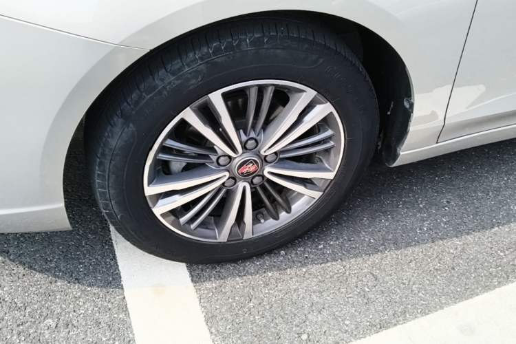 Used Roewe i5 2019 1.5L Automatic 4G Connected Langhao Edition Left Front Wheel Hub