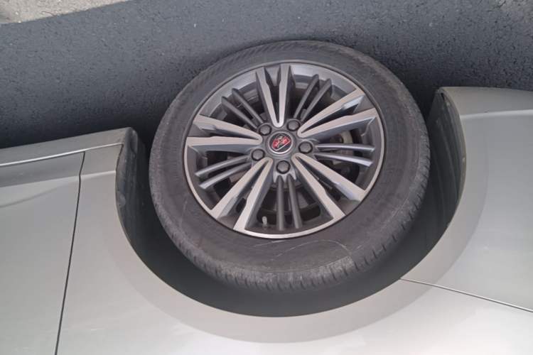 Used Roewe i5 2019 1.5L Automatic 4G Connected Langhao Edition Left Front Wheel Hub