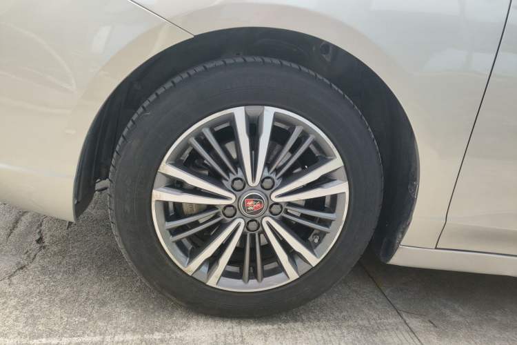 Used Roewe i5 2019 1.5L Automatic 4G Connected Langhao Edition Left Front Wheel Hub