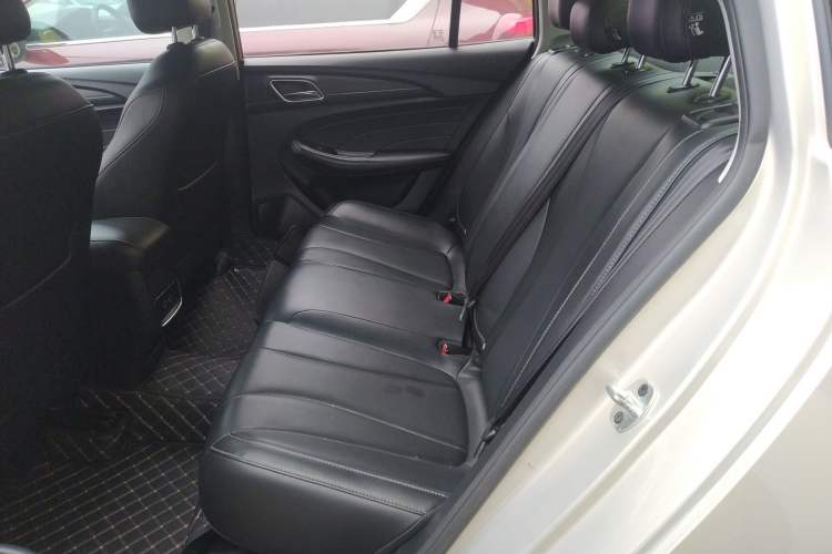 Used Roewe i5 2019 1.5L Automatic 4G Connected Langhao Edition Left Rear Seat