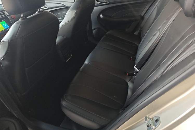 Used Roewe i5 2019 1.5L Automatic 4G Connected Langhao Edition Left Rear Seat