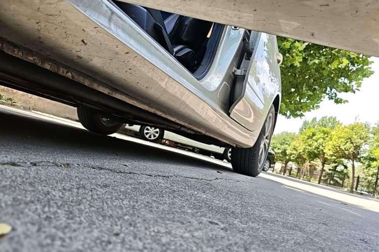 Used Roewe i5 2019 1.5L Automatic 4G Connected Langhao Edition Left Side Sill