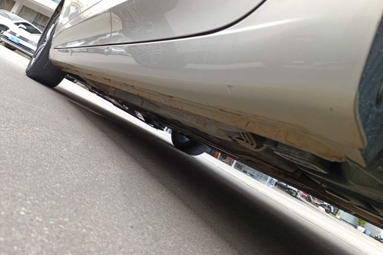 Used Roewe i5 2019 1.5L Automatic 4G Connected Langhao Edition Left Side Sill