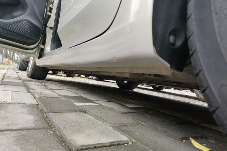 Used Roewe i5 2019 1.5L Automatic 4G Connected Linghao Edition Left Side Sill