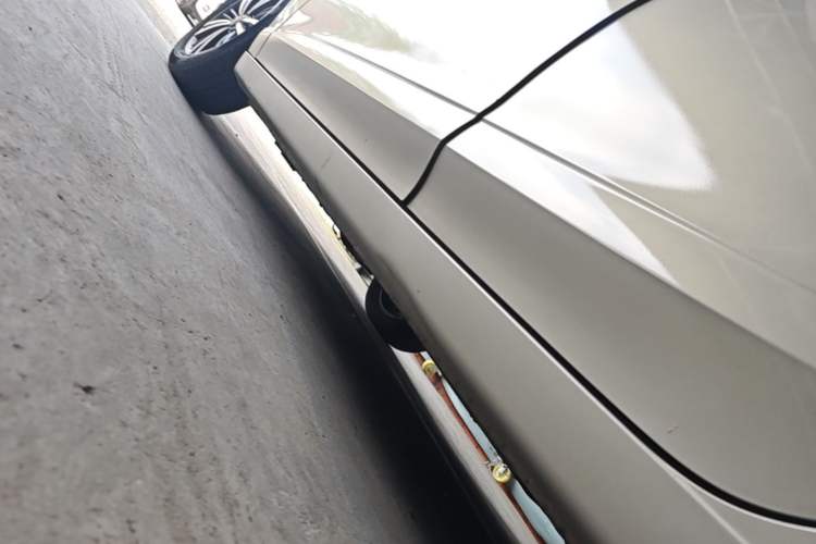 Used Roewe i5 2019 1.5L Automatic 4G Connected Langhao Edition Left Side Sill