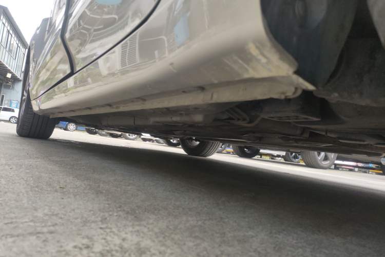 Used Roewe i5 2019 1.5L Automatic 4G Connected Langhao Edition Left Side Sill