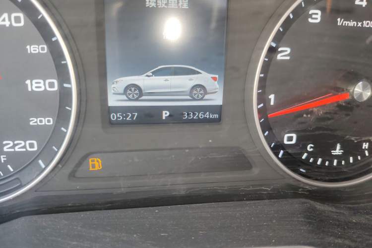 Used Roewe i5 2019 1.5L Automatic 4G Connected Langhao Edition Odometer Close Up