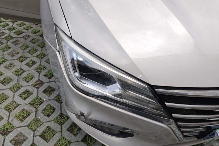 Used Roewe i5 2019 1.5L Automatic 4G Connected Langhao Edition Right Front Headlight