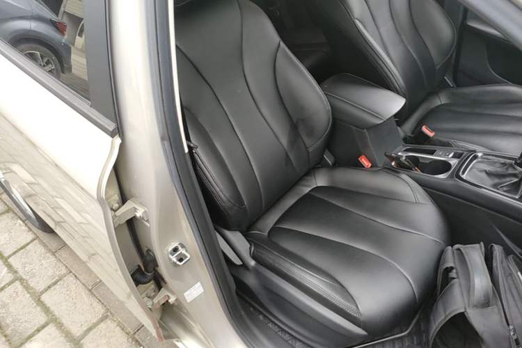 Used Roewe i5 2019 1.5L Automatic 4G Connected Linghao Edition Right Front Seat