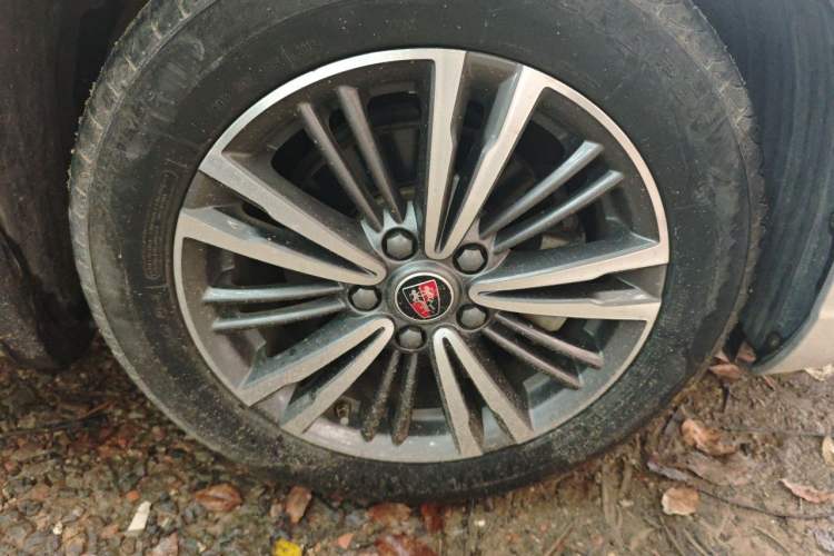 Used Roewe i5 2019 1.5L Automatic 4G Connected Linghao Flagship Edition Right Front Wheel Hub