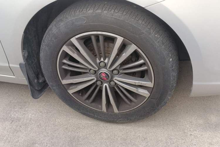 Used Roewe i5 2019 1.5L Manual 4G Connectable Langhao Edition Right Front Wheel Hub
