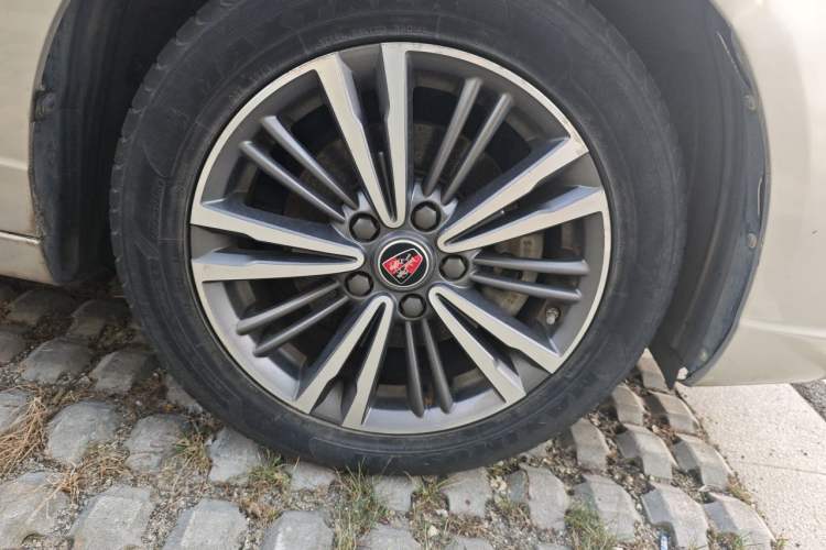 Used Roewe i5 2019 1.5L Automatic 4G Connected Langhao Edition Right Front Wheel Hub