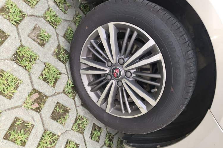 Used Roewe i5 2019 1.5L Automatic 4G Connected Langhao Edition Right Front Wheel Hub