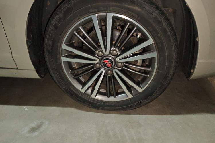 Used Roewe i5 2019 1.5L Automatic 4G Connected Langhao Edition Right Front Wheel Hub
