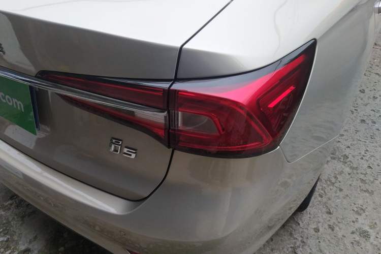 Used Roewe i5 2019 1.5L Automatic 4G Connected Langhao Edition Right Rear Taillight