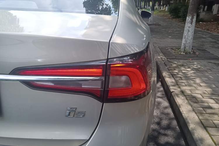 Used Roewe i5 2019 1.5L Automatic 4G Connected Langhao Edition Right Rear Taillight