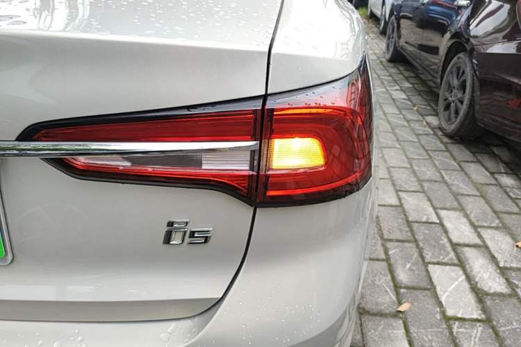 Used Roewe i5 2019 1.5L Automatic 4G Connected Linghao Edition Right Rear Taillight