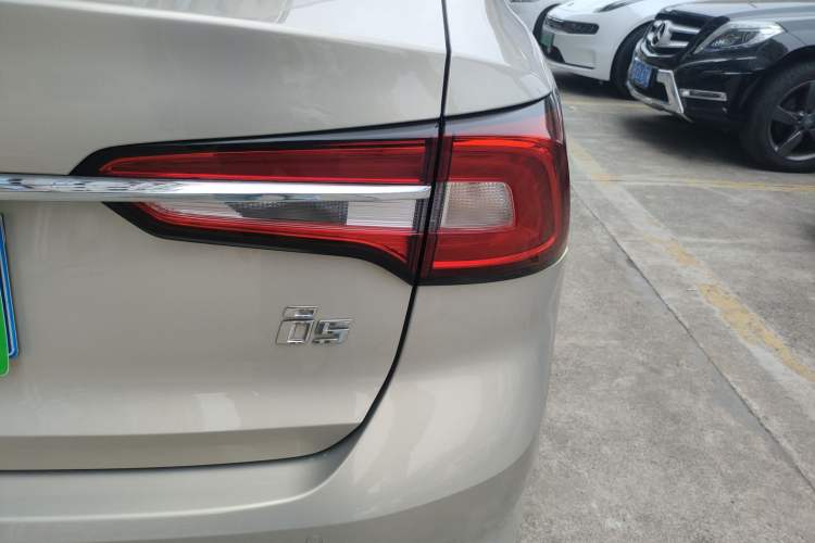 Used Roewe i5 2019 1.5L Automatic 4G Connected Langhao Edition Right Rear Taillight