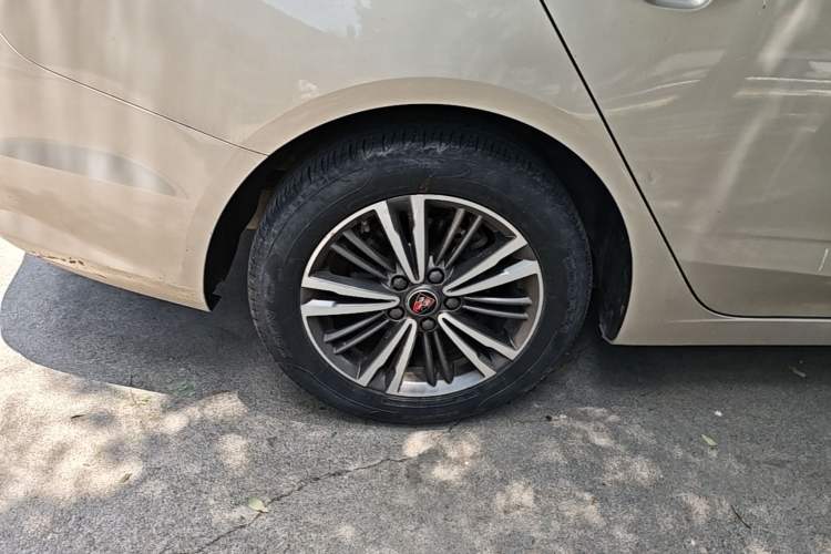 Used Roewe i5 2019 1.5L Automatic 4G Connected Langhao Edition Right Rear Wheel Hub