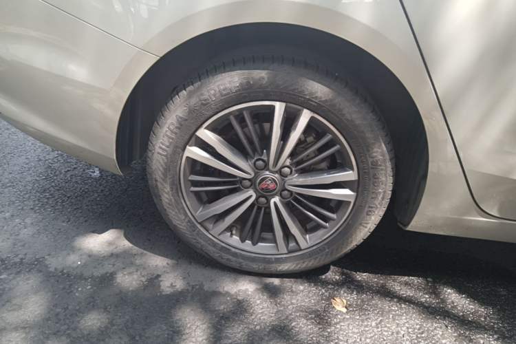 Used Roewe i5 2019 1.5L Automatic 4G Connected Langhao Edition Right Rear Wheel Hub