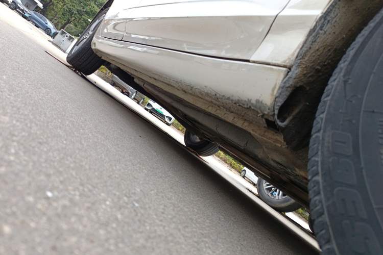 Used Roewe i5 2019 1.5L Automatic 4G Connected Langhao Edition Right Side Sill