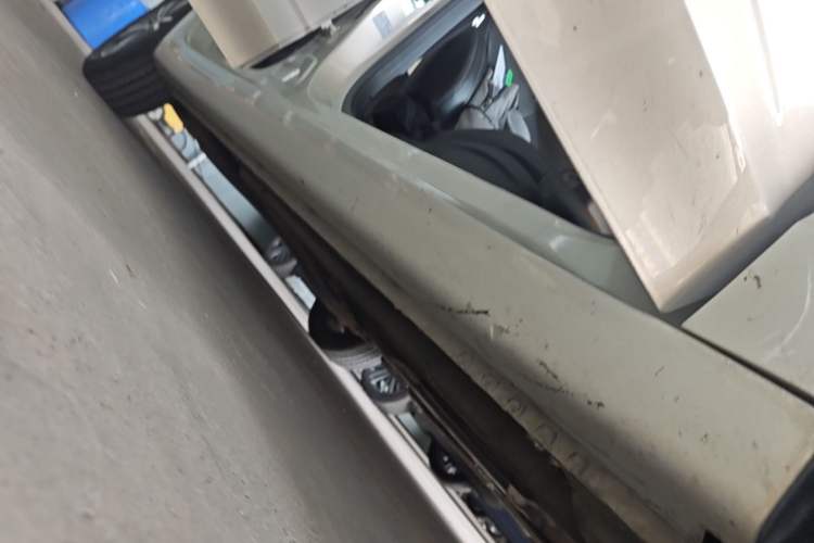 Used Roewe i5 2019 1.5L Automatic 4G Connected Langhao Edition Right Side Sill
