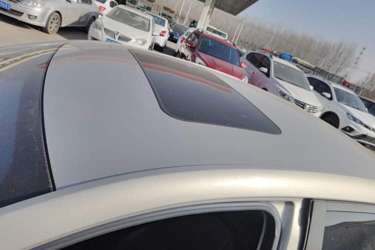 Used Roewe i5 2019 1.5L Manual 4G Connect Leehao Flagship Edition Roof