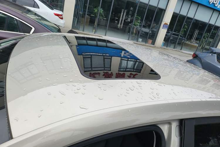 Used Roewe i5 2019 1.5L Automatic 4G Connected Linghao Edition Roof
